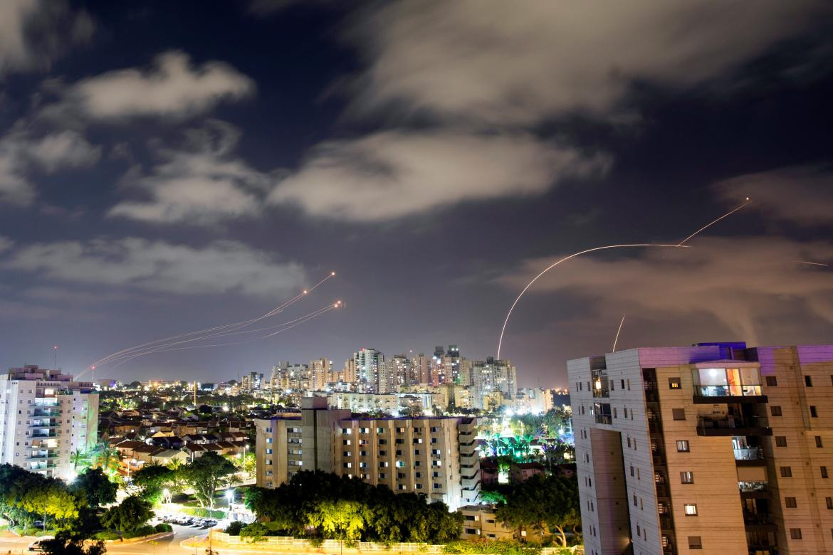El sistema antimisiles Cúpula de Hierro de Israel intercepta cohetes lanzados desde la Franja de Gaza. Foto: Reuters.
