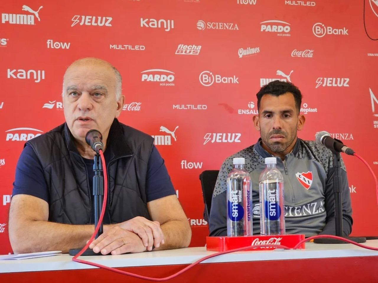 Néstor Grindetti y Carlos Tevez en Independiente. Foto: NA.